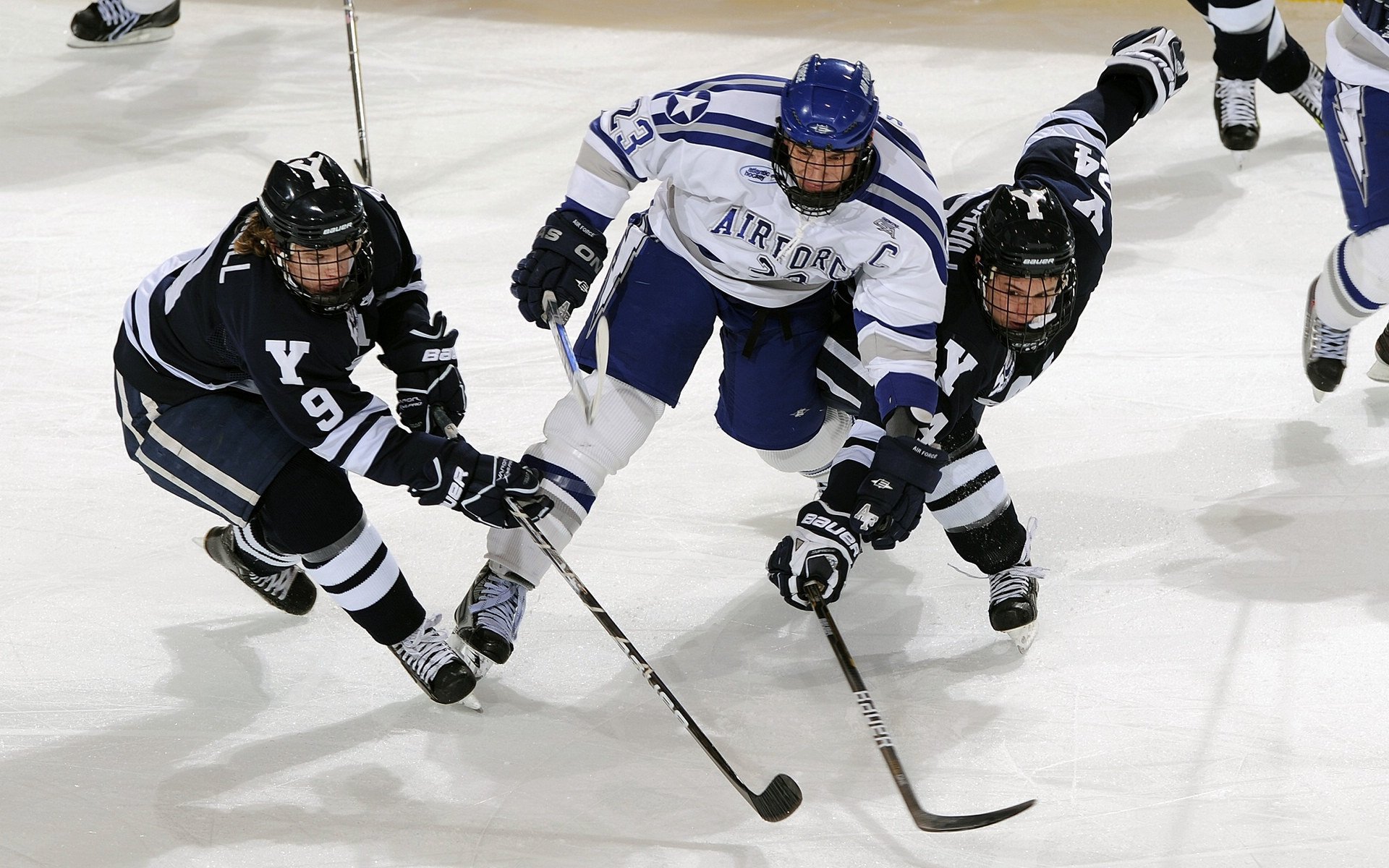 季后赛里,蒂伊场均贡献“30+”得分,被评为“攻防两端核心”!